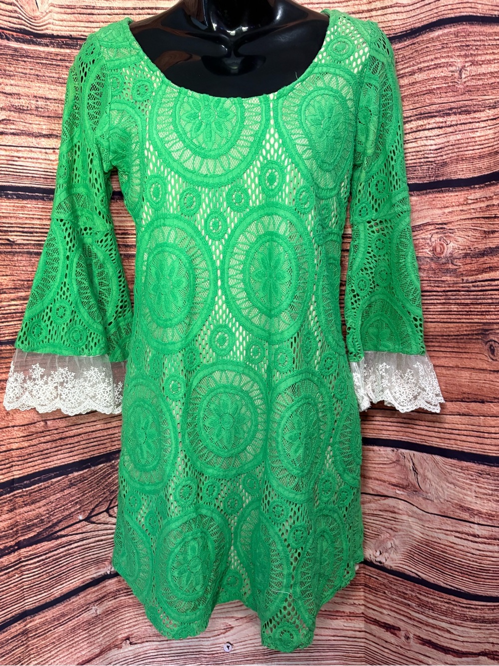 Vava by Joy Han Green Crochet Lace Bell-Sleeve Tunic with Cream Lace Cuffs